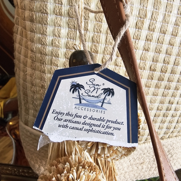 NWT Beige Woven Tote Bag - Picture 6 of 6